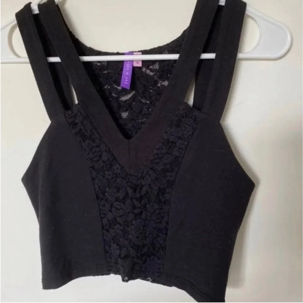 ✨VINTAGE ✨ LF lacey cut out crop top